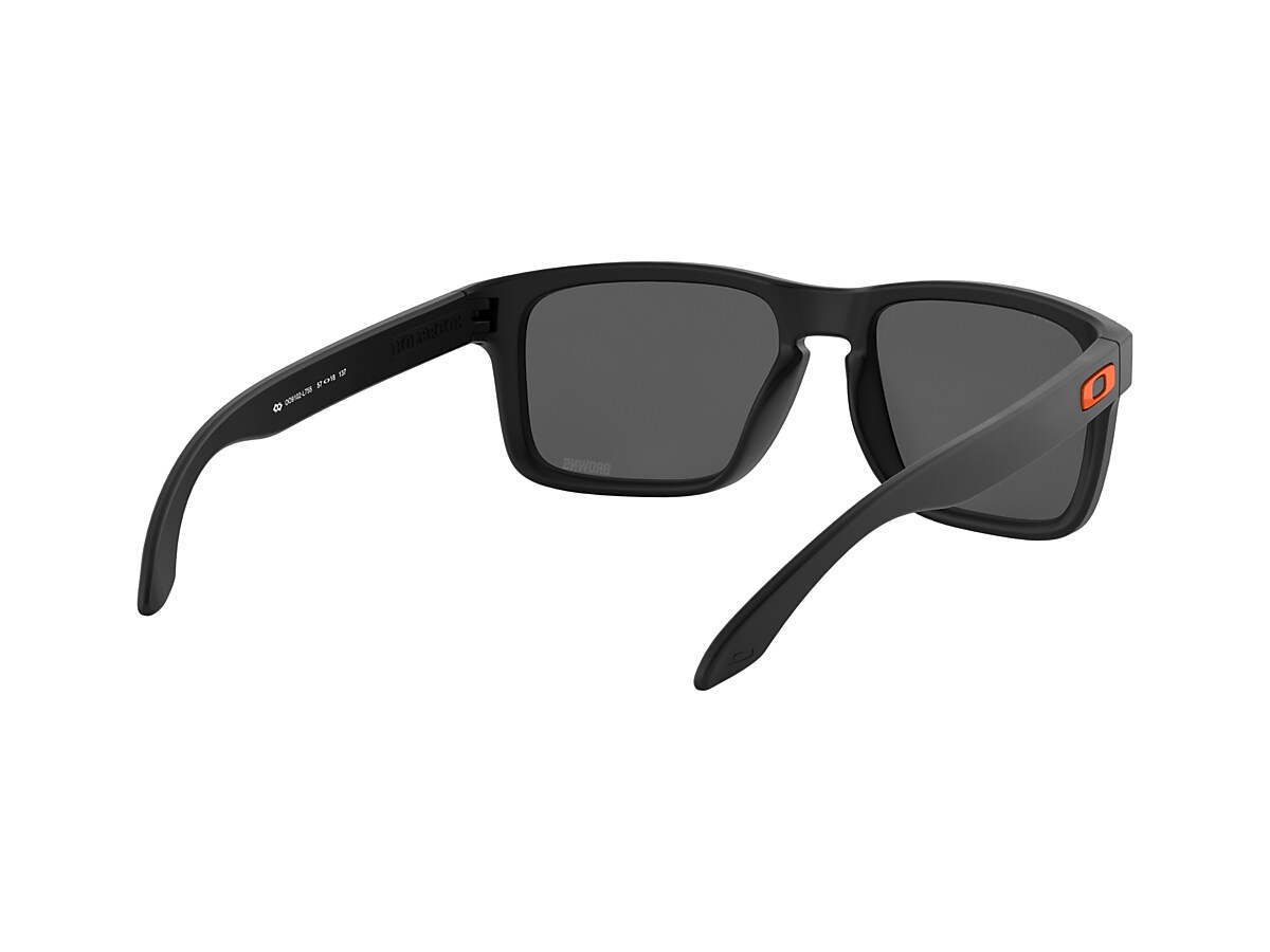 Oakley 0OO9102 Sunglasses in Black | Target Optical