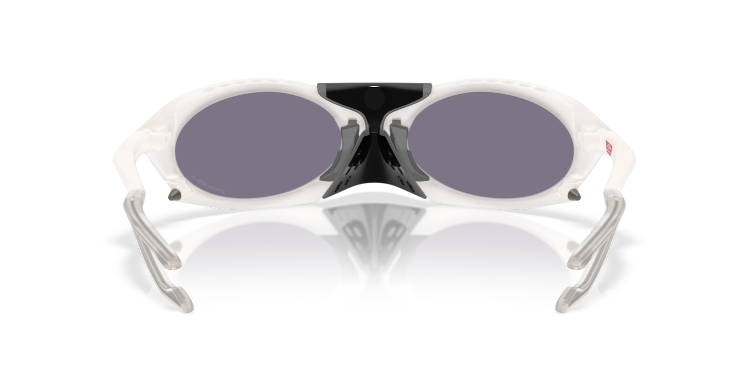 サングラス OAKLEY EYEWEAR (0OO9437) Oakley 0OO9437 Sunglasses in White | Target Optical